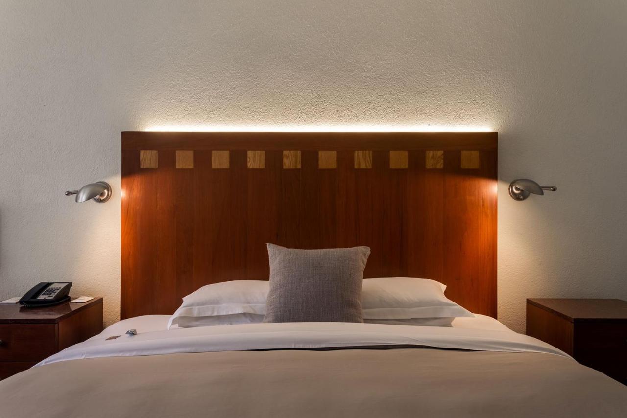 Camino Real Polanco Mexico Otel Dış mekan fotoğraf A bed with a headboard