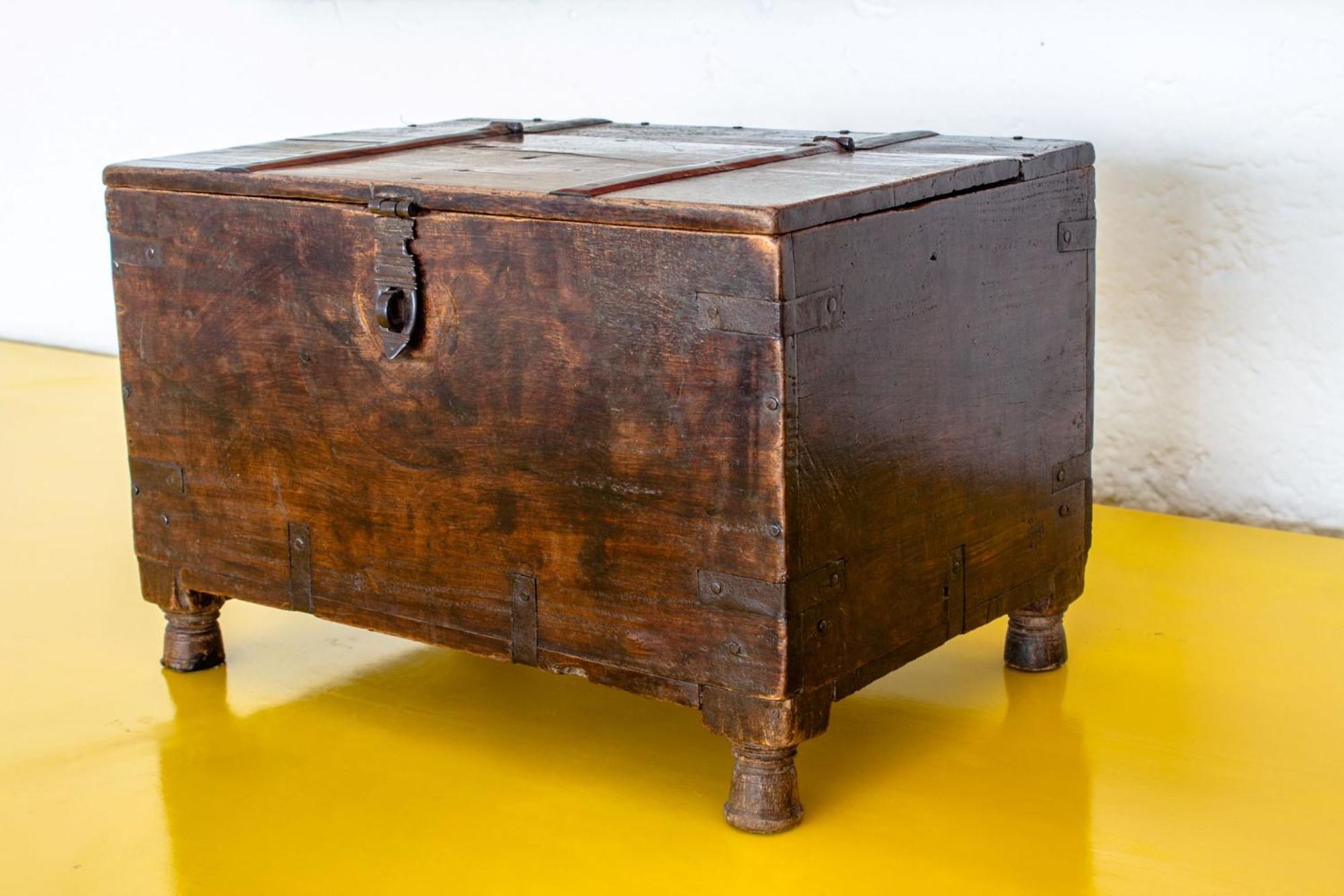 Camino Real Polanco Mexico Otel Dış mekan fotoğraf A wooden chest