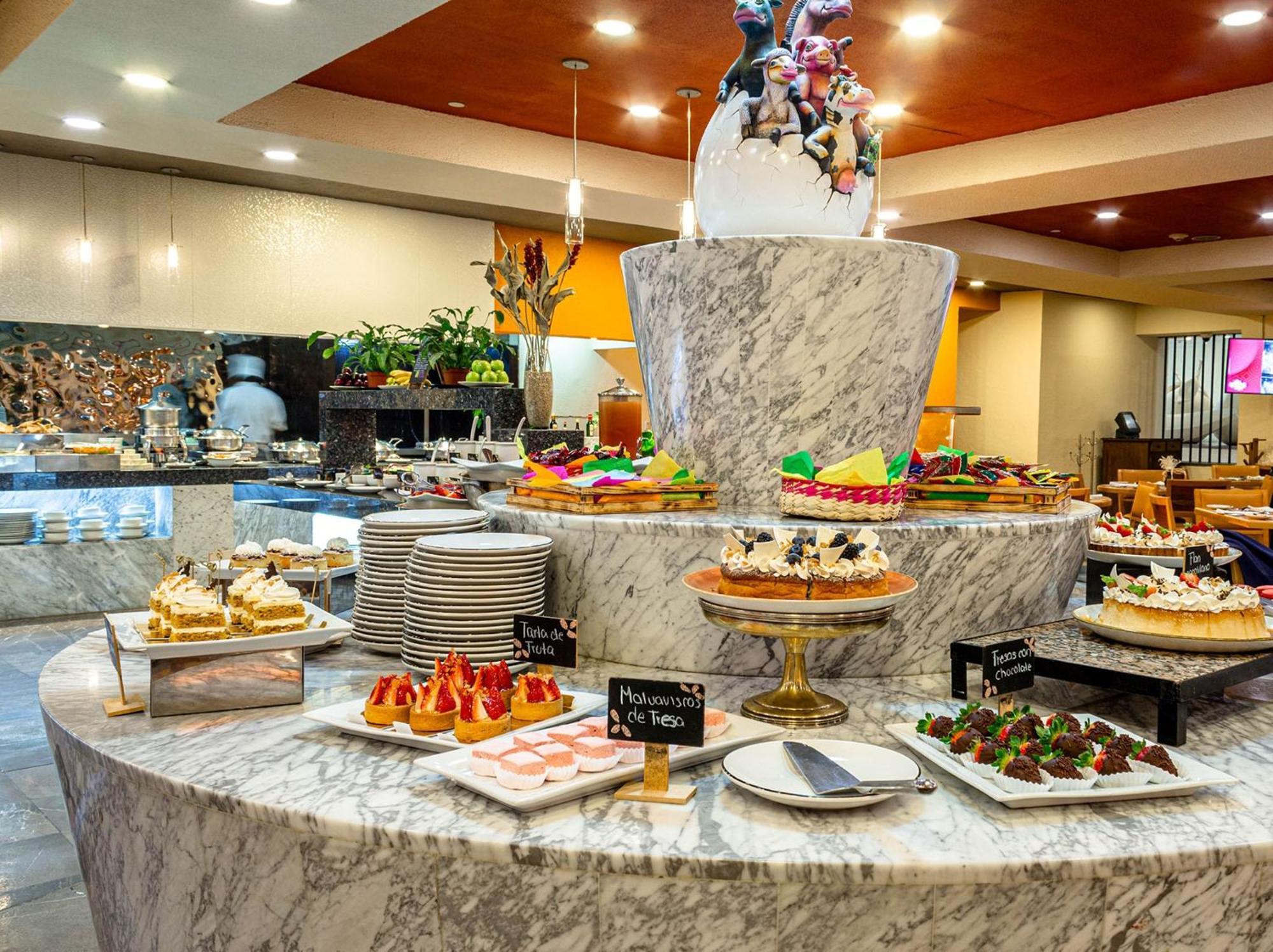 Camino Real Polanco Mexico Otel Dış mekan fotoğraf A dessert buffet