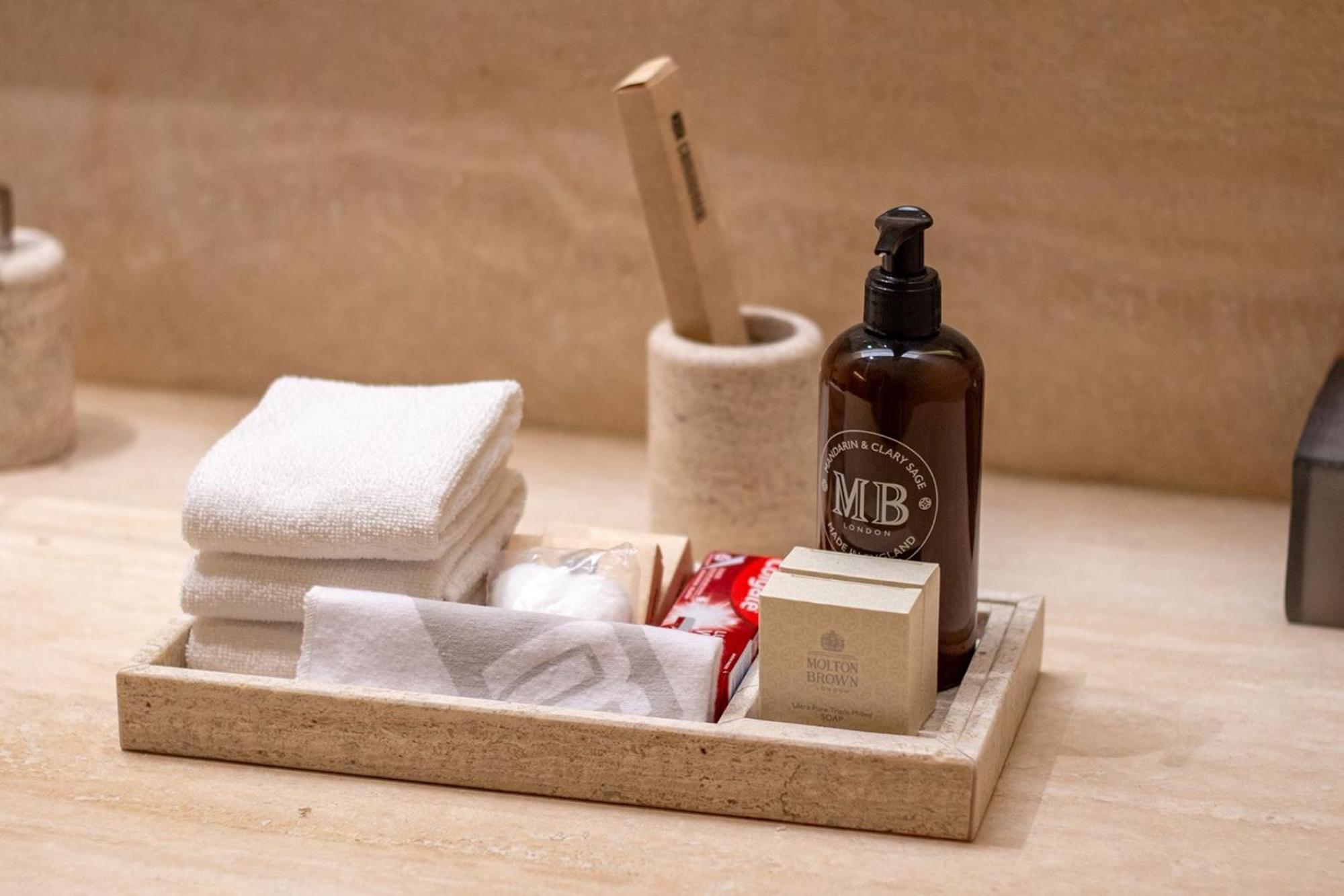 Camino Real Polanco Mexico Otel Dış mekan fotoğraf Soap and shampoo in a hotel bathroom